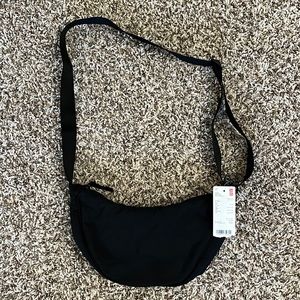 UNIQLO black shoulder bag
